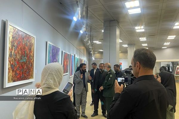 گالری نقاشی شور عشق در باغ موزه ملی دفاع مقدس