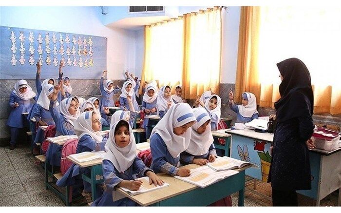افتخارآفرینی مدیر دبیرستان یاران امام گلوگاه در جشنواره کشوری ایده‌های نو