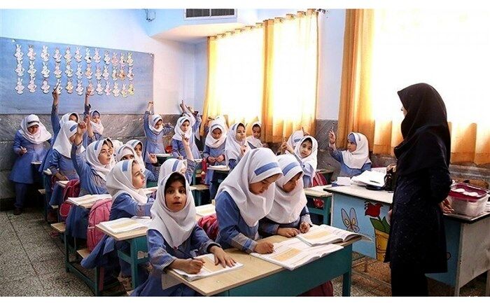 افتخارآفرینی مدیر دبیرستان یاران امام گلوگاه در جشنواره کشوری ایده‌های نو