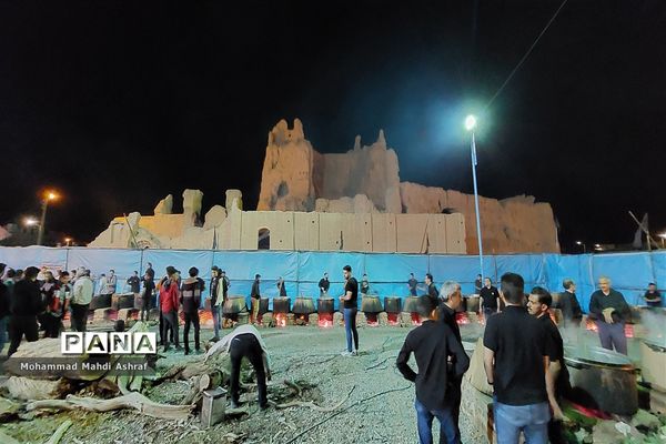 بزرگترین طبخ آش نذری کشور در نایین