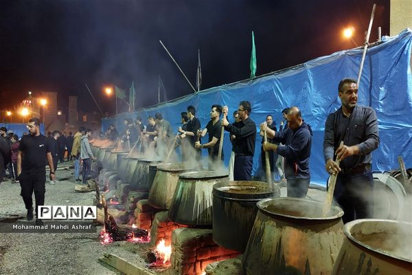 بزرگترین طبخ آش نذری کشور در نایین