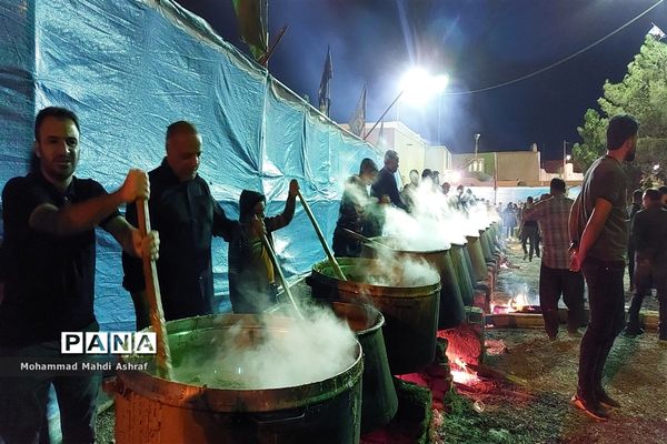 بزرگترین طبخ آش نذری کشور در نایین