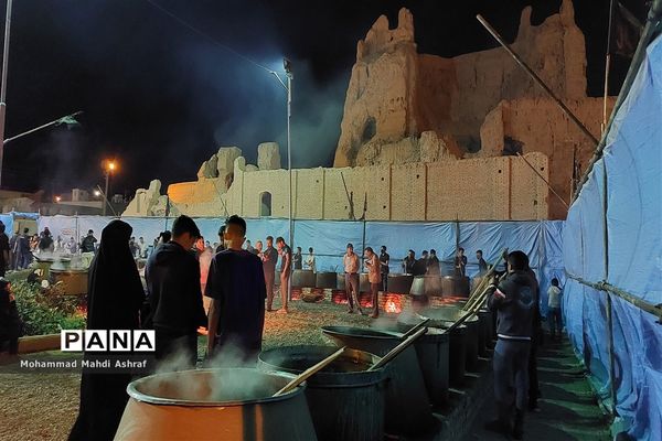 بزرگترین طبخ آش نذری کشور در نایین