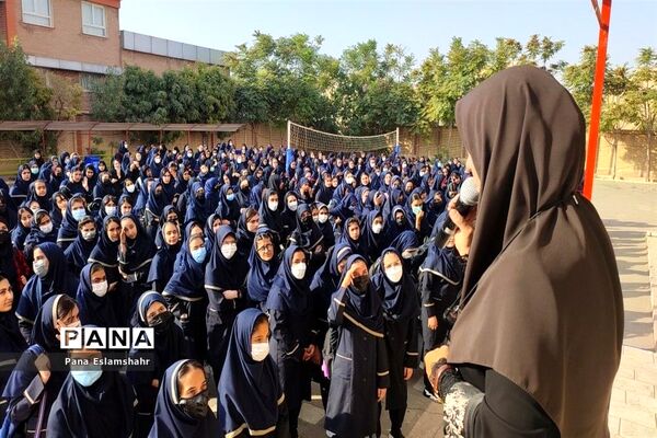 گرامیداشت شهادت امام رضا(ع) و هفته دفاع مقدس در واحدهای آموزشی اسلامشهر
