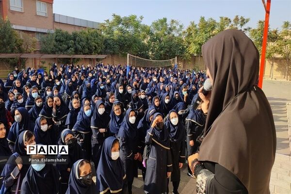 گرامیداشت شهادت امام رضا(ع) و هفته دفاع مقدس در واحدهای آموزشی اسلامشهر