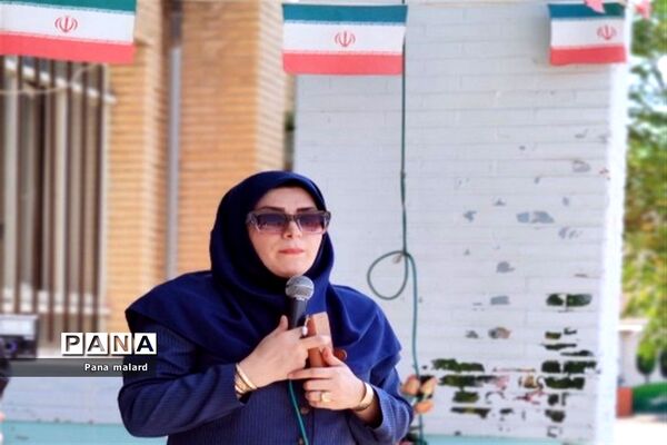 برگزاری جشن عاطفه‌ها و گرامیداشت هفته دفاع مقدس در دبستان مزرعه صفادشت