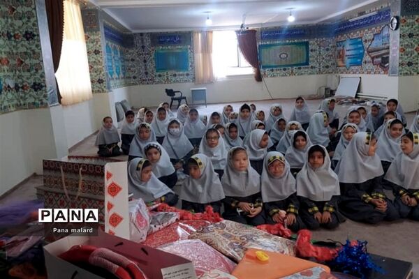 برگزاری جشن عاطفه‌ها و گرامیداشت هفته دفاع مقدس در دبستان مزرعه صفادشت