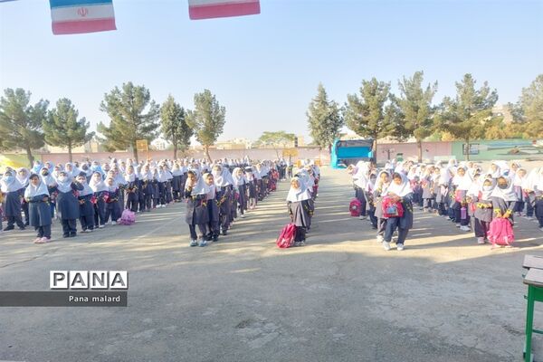 برگزاری جشن عاطفه‌ها و گرامیداشت هفته دفاع مقدس در دبستان مزرعه صفادشت