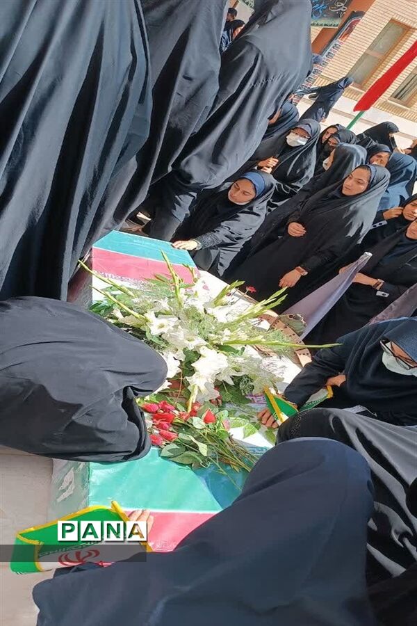 مراسم استقبال از شهید گمنام در مدرسه شاهد المهدی اصفهان