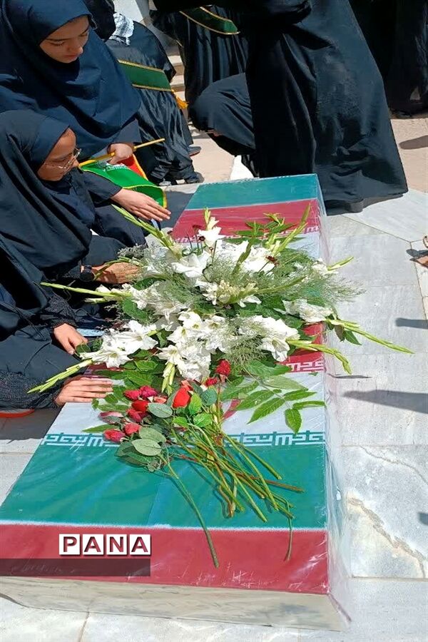 مراسم استقبال از شهید گمنام در مدرسه شاهد المهدی اصفهان