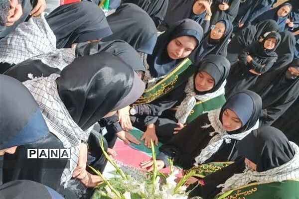 مراسم استقبال از شهید گمنام در مدرسه شاهد المهدی اصفهان