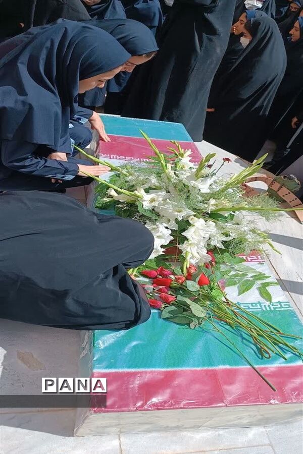 مراسم استقبال از شهید گمنام در مدرسه شاهد المهدی اصفهان