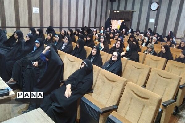 نشست روشنگری هفته دفاع مقدس در شهرستان قرچک