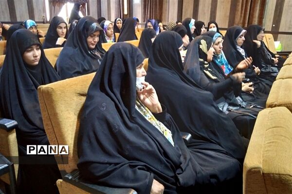 نشست روشنگری هفته دفاع مقدس در شهرستان قرچک