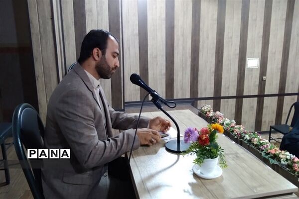 نشست روشنگری هفته دفاع مقدس در شهرستان قرچک