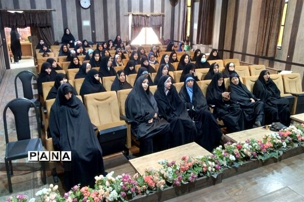 نشست روشنگری هفته دفاع مقدس در شهرستان قرچک