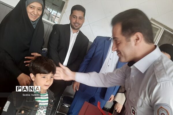 تقدیر از آتش‌نشانان در روز آتش‌نشانی  توسط مسئولان رودهن