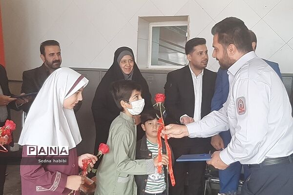 تقدیر از آتش‌نشانان در روز آتش‌نشانی  توسط مسئولان رودهن