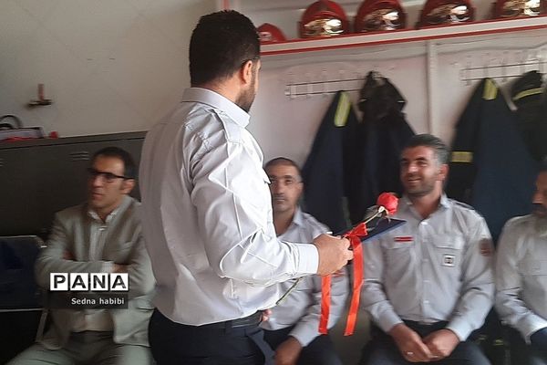 تقدیر از آتش‌نشانان در روز آتش‌نشانی  توسط مسئولان رودهن