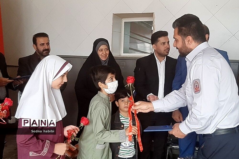تقدیر از آتش‌نشانان در روز آتش‌نشانی  توسط مسئولان رودهن