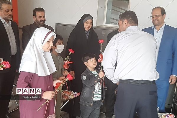 تقدیر از آتش‌نشانان در روز آتش‌نشانی  توسط مسئولان رودهن