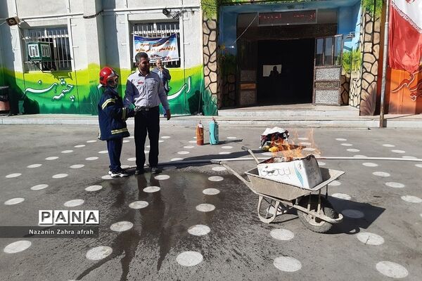 گرامیداشت روز آتش‌نشانی در دبستان ارشاد رودهن