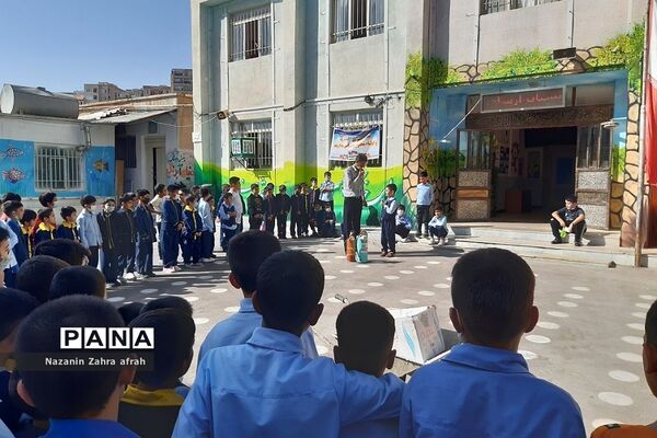 گرامیداشت روز آتش‌نشانی در دبستان ارشاد رودهن