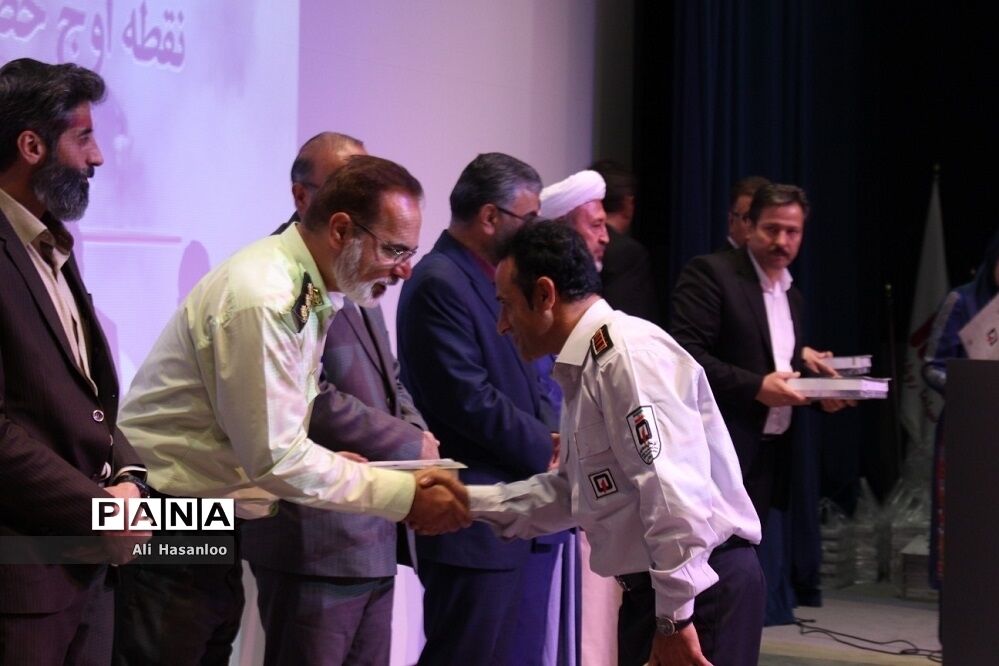 بزرگداشت روز ایمنی و آتش‌نشانی و رونمایی از تجهیزات جدید آتش‌نشانی زنجان