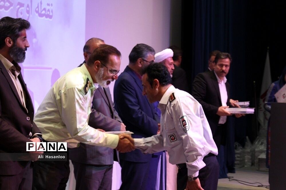 بزرگداشت روز ایمنی و آتش‌نشانی و رونمایی از تجهیزات جدید آتش‌نشانی زنجان