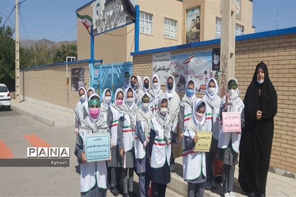 غبارروبی گلزار شهدا در شهرستان نطنز