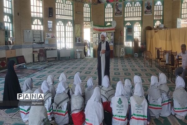 غبارروبی گلزار شهدا در شهرستان نطنز