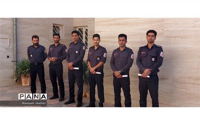 تقدیر نوجوانان نخبه استان فارس از چند آتش نشان