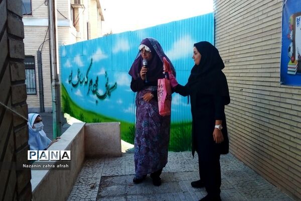برگزاری مراسم گرامیداشت روز سالمند در مدارس رودهن
