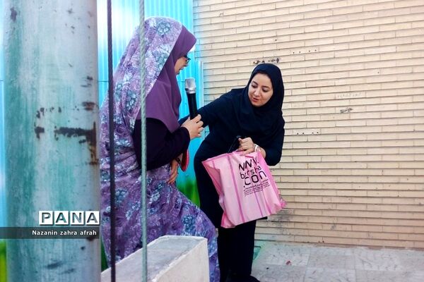 برگزاری مراسم گرامیداشت روز سالمند در مدارس رودهن