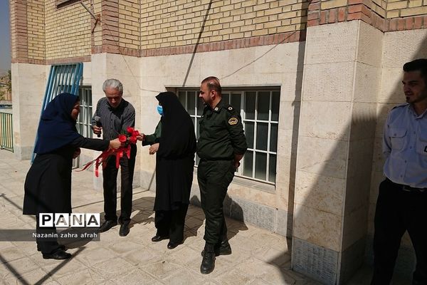 روزی شاد و هیجانی با حضور کارکنان آتش‌نشانی و‌ نیروی انتظامی در دبستان ایمان رودهن