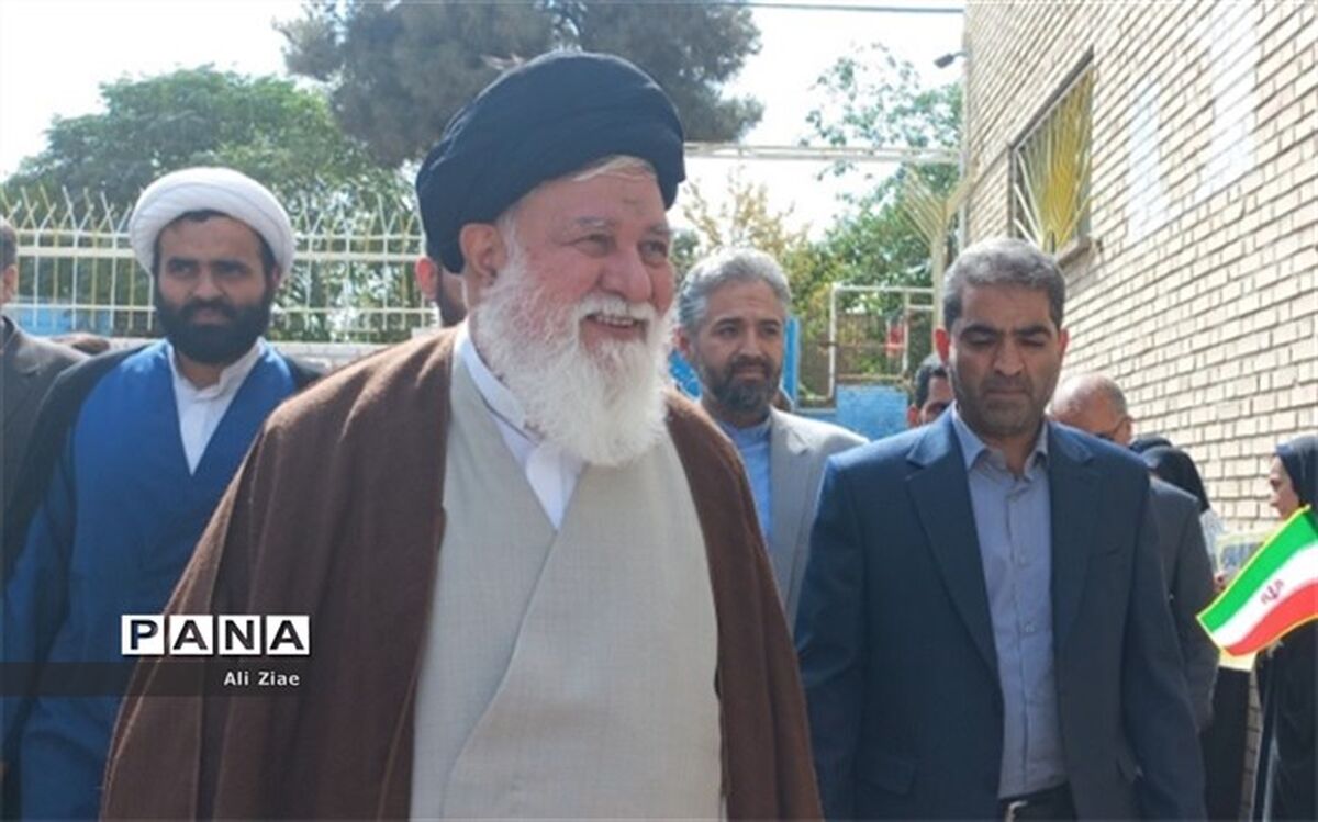 دانش‌آموزان نماز را ‌در آغاز همه کارها قرار دهند تا شاهد پیشرفت خود در عرصه‌های مختلف ‌باشند