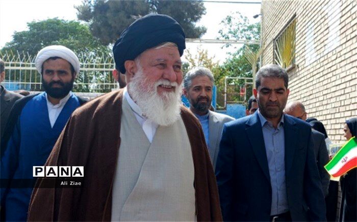 دانش‌آموزان نماز را ‌در آغاز همه کارها قرار دهند تا شاهد پیشرفت خود در عرصه‌های مختلف ‌باشند