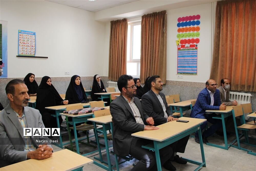 برگزاری آیین نواختن زنگ مهر در دبستان پری زابلی نژاد ناحیه 2 مشهد