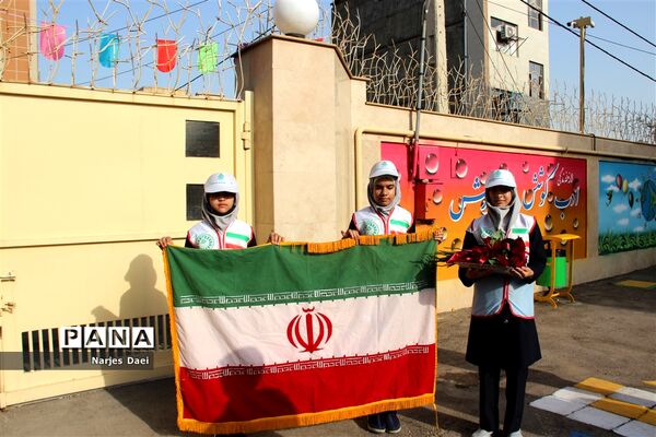 برگزاری آیین نواختن زنگ مهر در دبستان پری زابلی نژاد ناحیه 2 مشهد