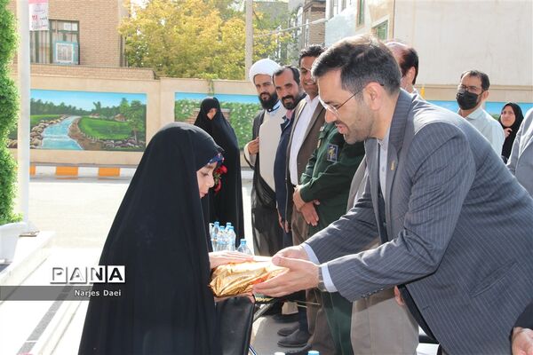 برگزاری آیین نواختن زنگ مهر در دبستان پری زابلی نژاد ناحیه 2 مشهد