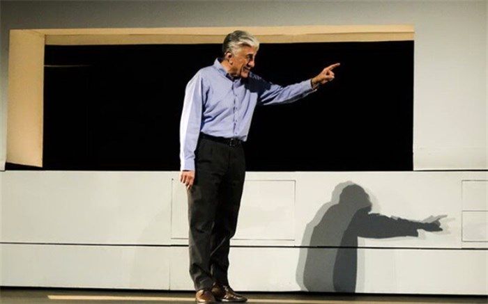 آروند دشت آرای: تئاتر شهر با «پدر» همراهی کند