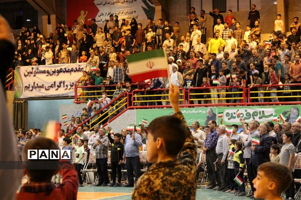 اجتماع بزرگ نسل غیور در پی محکومیت اهانت به مقدسات و اقدامات هنجار شکنانه آشوبگران در برخوار/ اصفهان