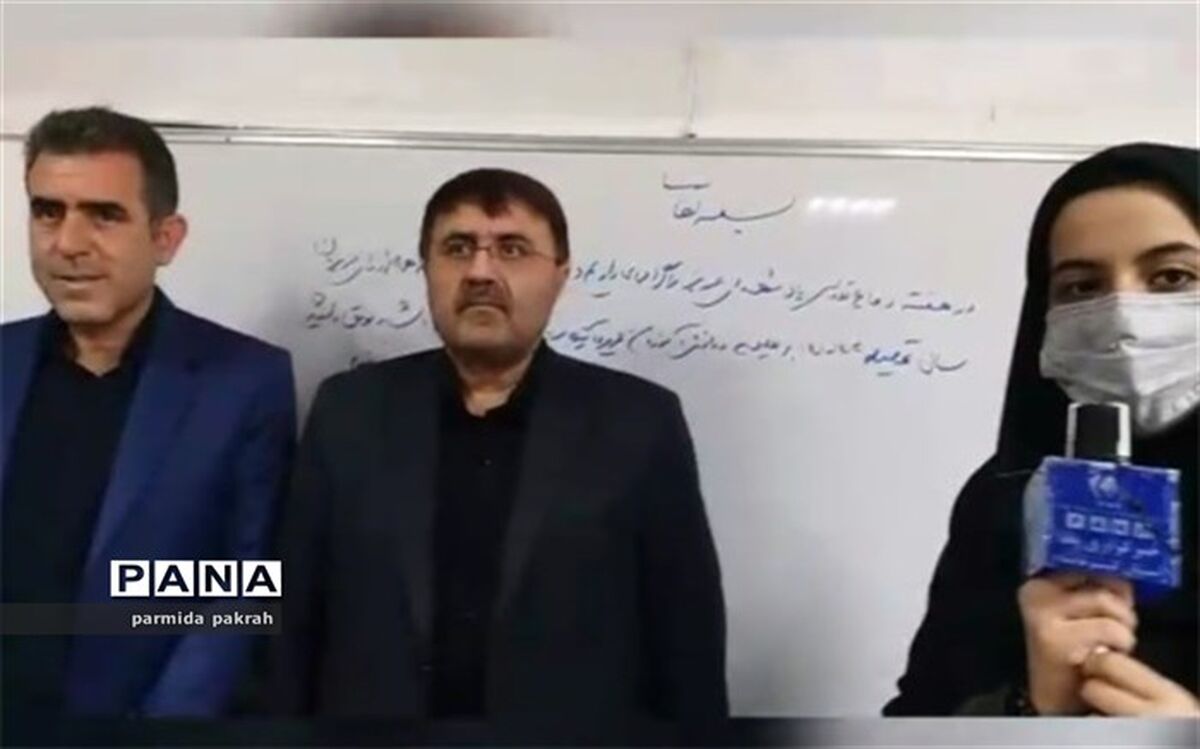دانش‌آموز‌خبرنگاران کرمانشاه در زنگ مهر و مقاومت با مسئولان گفت‌وگو کردند/ فیلم