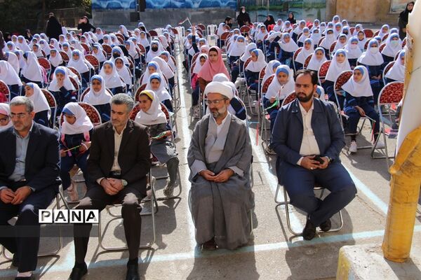 نواخته‌شدن زنگ مهر عاطفه‌ها به‌صورت نمادین در دبستان شهید‌مصطفی خمینی همدان