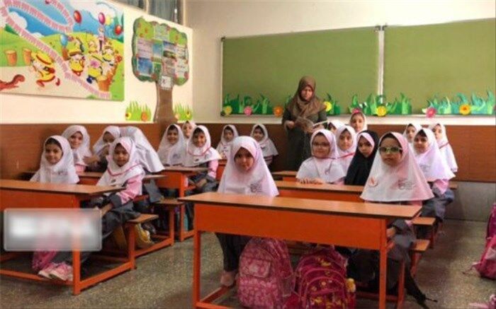 معلمی که کلاس درسش با وجود بیماری سرطان، یک روز هم تعطیل نشد