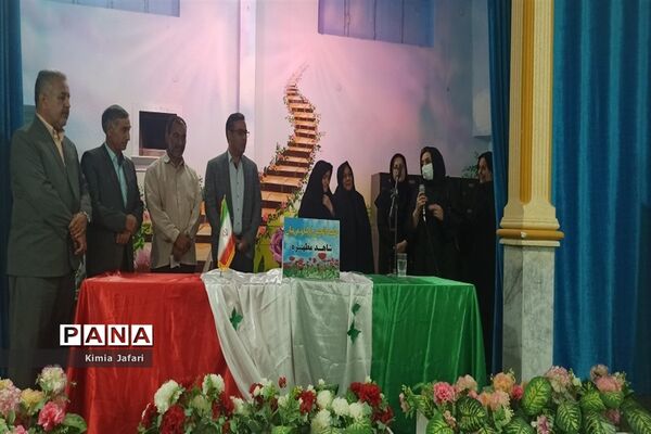 ‌جلسه انجمن اولیا در دبیرستان دخترانه شاهد ‌کاشمر‌