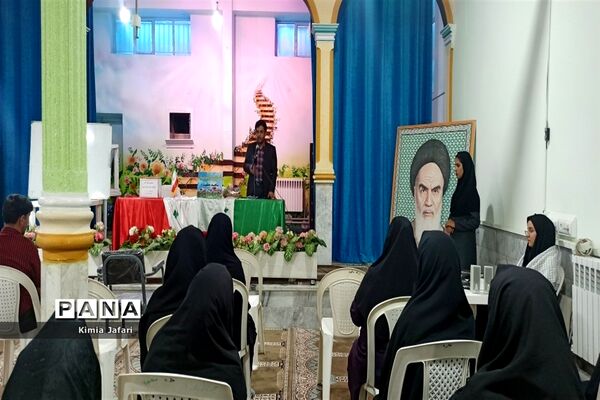 ‌جلسه انجمن اولیا در دبیرستان دخترانه شاهد ‌کاشمر‌