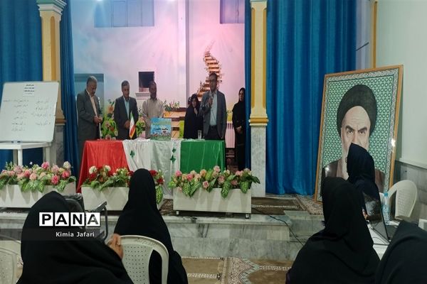 ‌جلسه انجمن اولیا در دبیرستان دخترانه شاهد ‌کاشمر‌