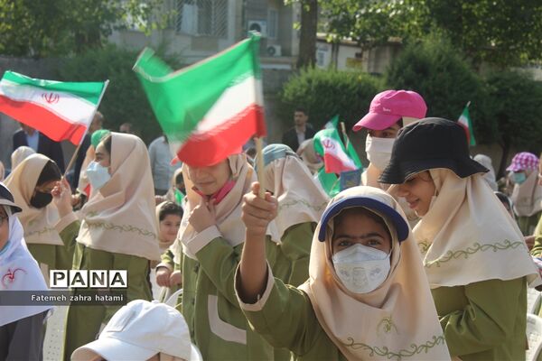 آیین شور عاطفه‌ها با شعار «با هم مشق مهربانی بنویسیم» در گیلان