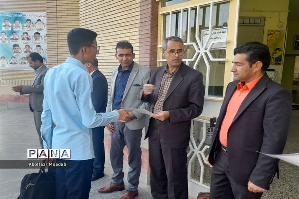 قدردانی از دانش‌آموزان برگزیده قرآن و عترت در کاشمر